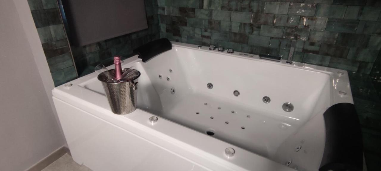 Latorre Jacuzzi Jerez Appartement Jerez de la Frontera Buitenkant foto