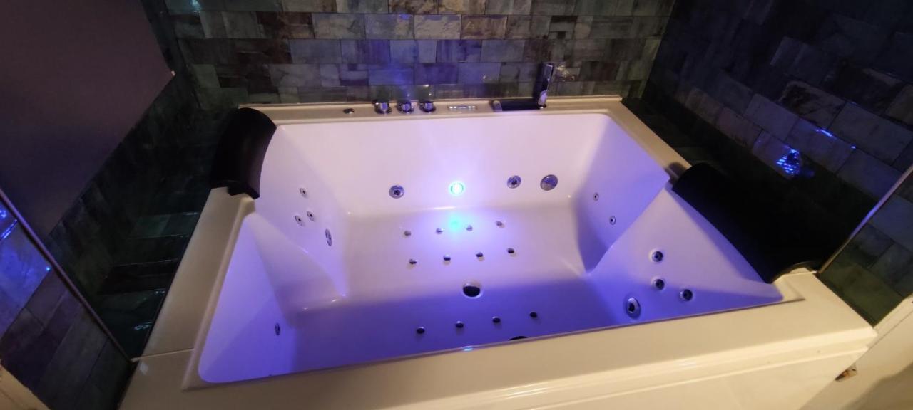 Latorre Jacuzzi Jerez Appartement Jerez de la Frontera Buitenkant foto